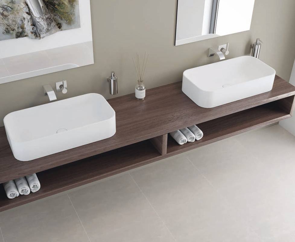 Waschtisch mit zwei Aufsatzwaschbecken