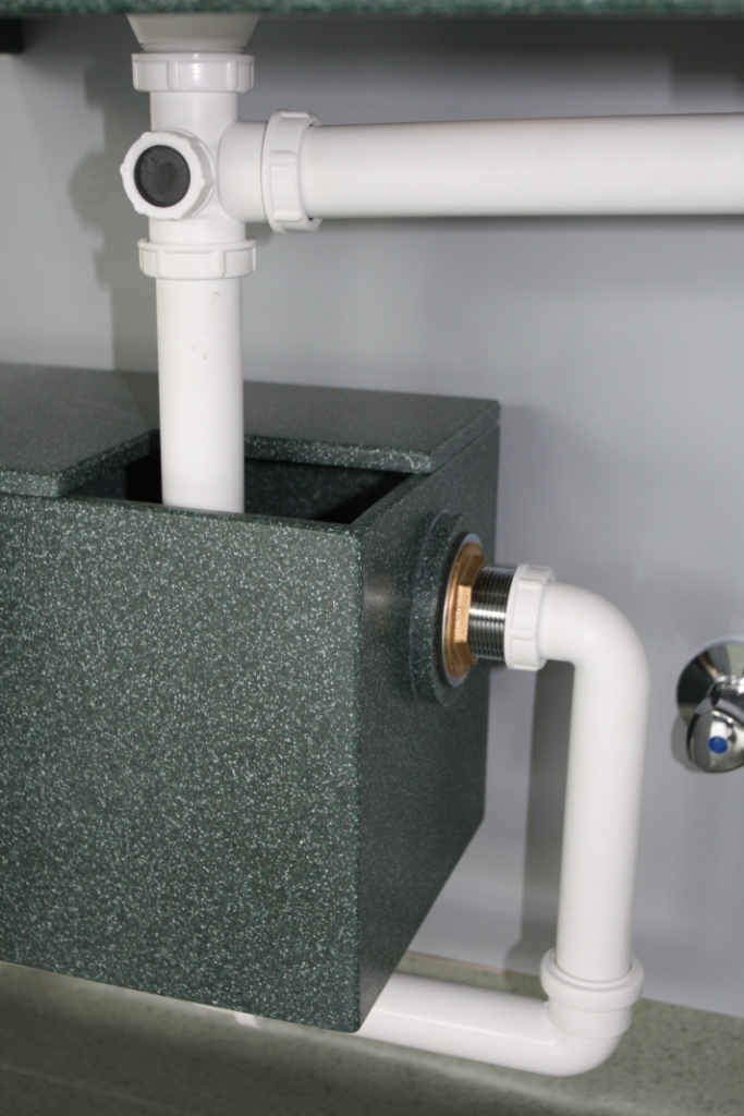 Ausgussbecken Installationsmaße Verrohrung