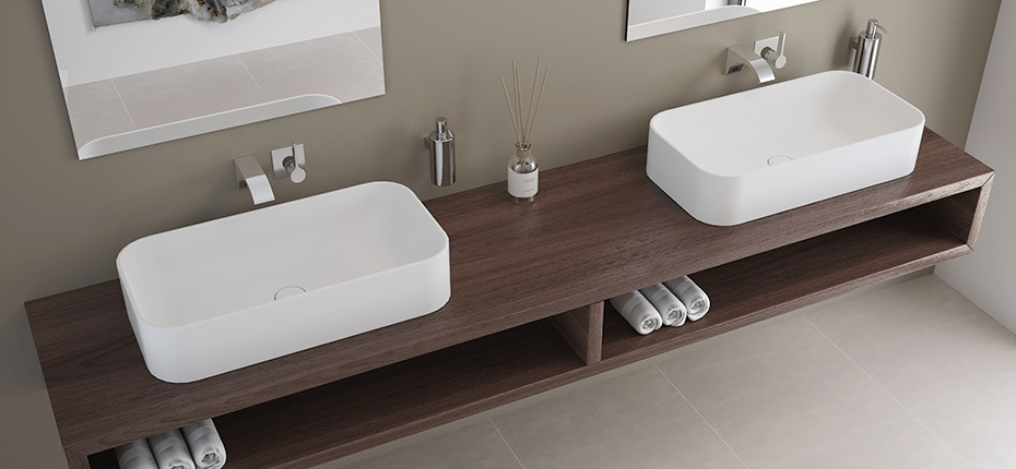 Doppelwaschtisch mit Aufsatzwaschbecken und Unterschrank