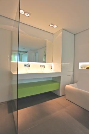 Varicor Waschtisch mit Unterschrank