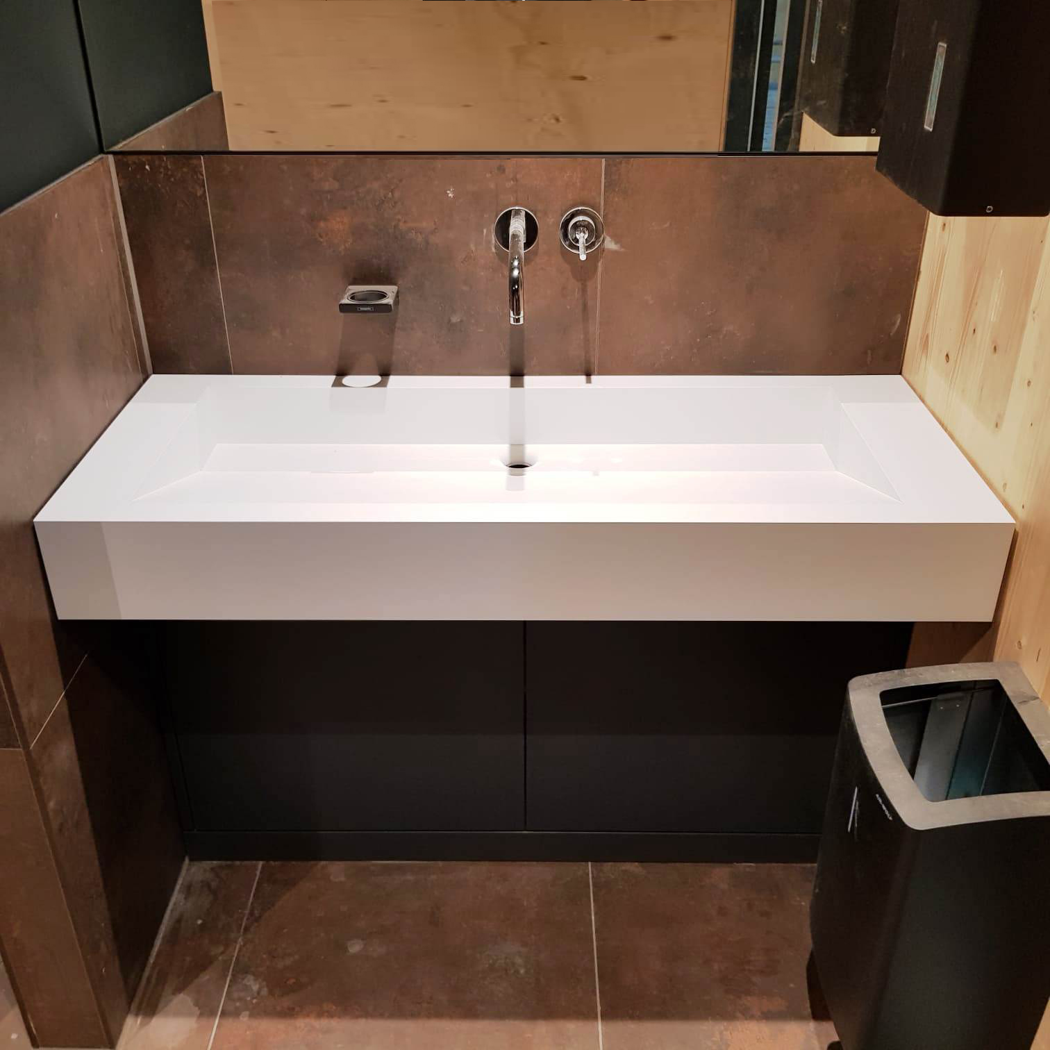 Varicor Waschtisch Verwaltungsgebäude