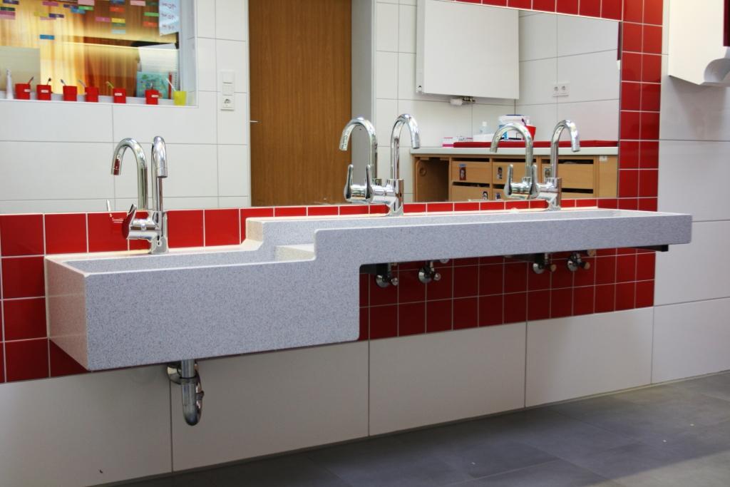 Waschrinnen Kindergarten unterfahrbar